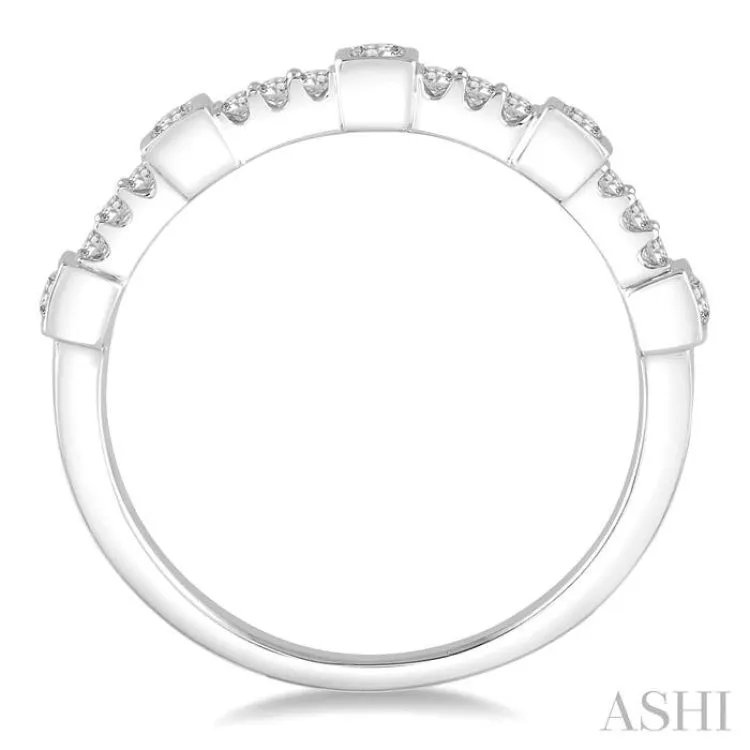 1/4 Ctw Round Diamond Wedding Band in 14K White Gold