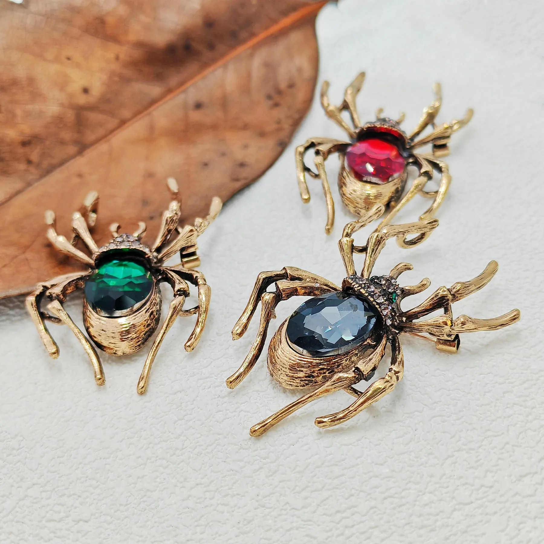 Gothic Antique Gold Feet Red Spider Brooch Pin Halloween Festival Accessory