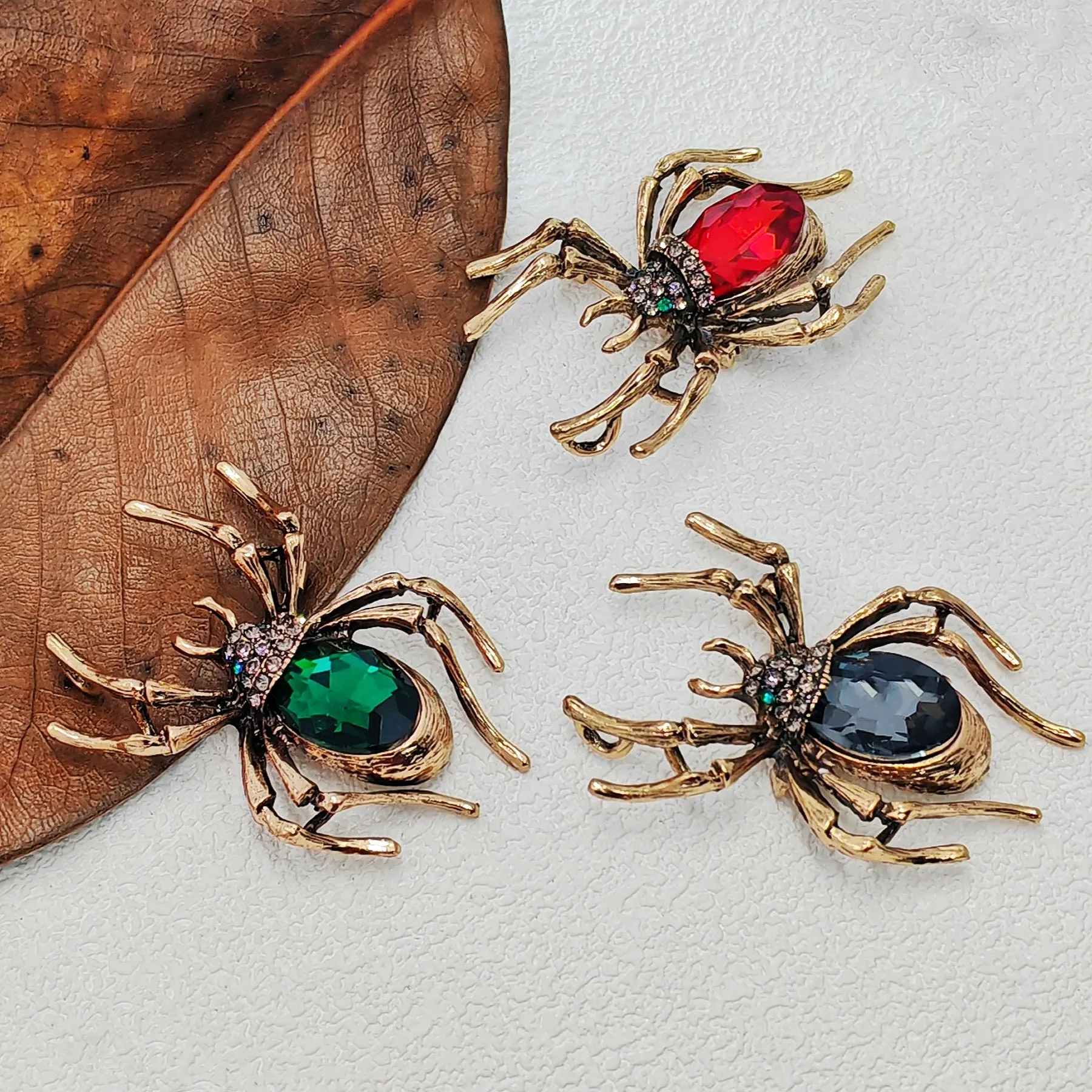 Gothic Antique Gold Feet Red Spider Brooch Pin Halloween Festival Accessory