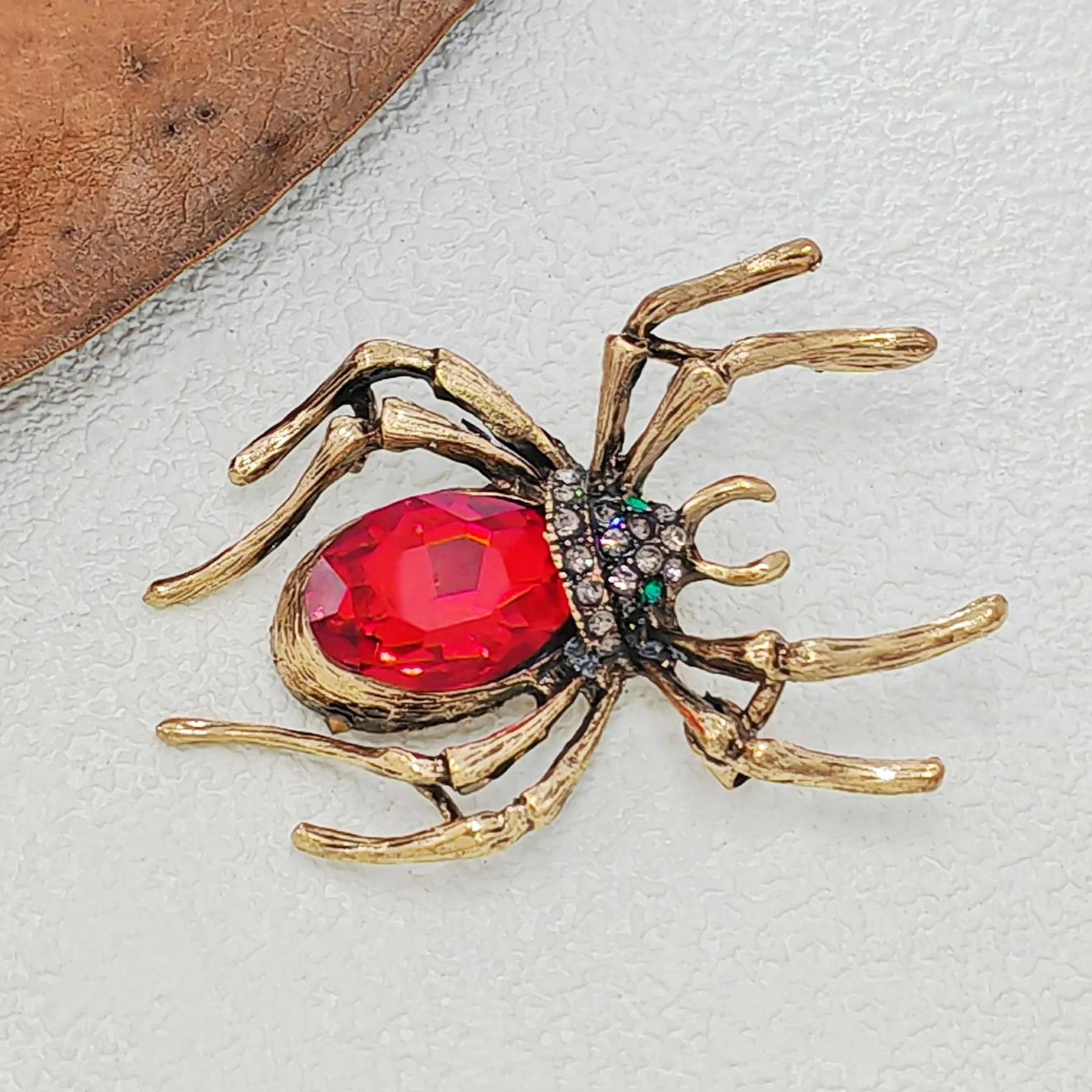 Gothic Antique Gold Feet Red Spider Brooch Pin Halloween Festival Accessory