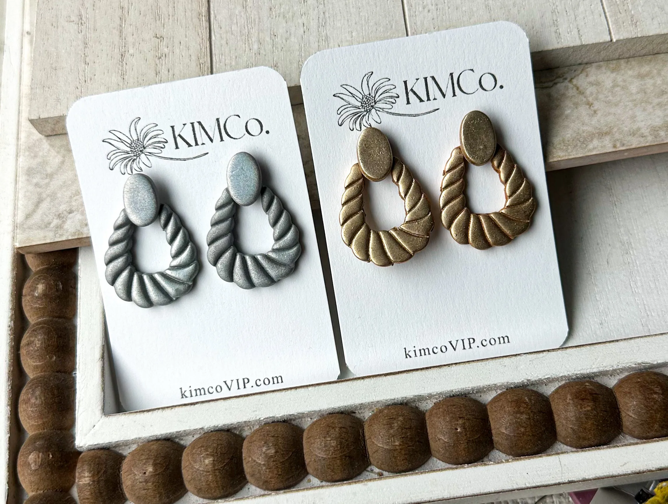 Polymer Clay Earrings Shell Design * 2 Colors