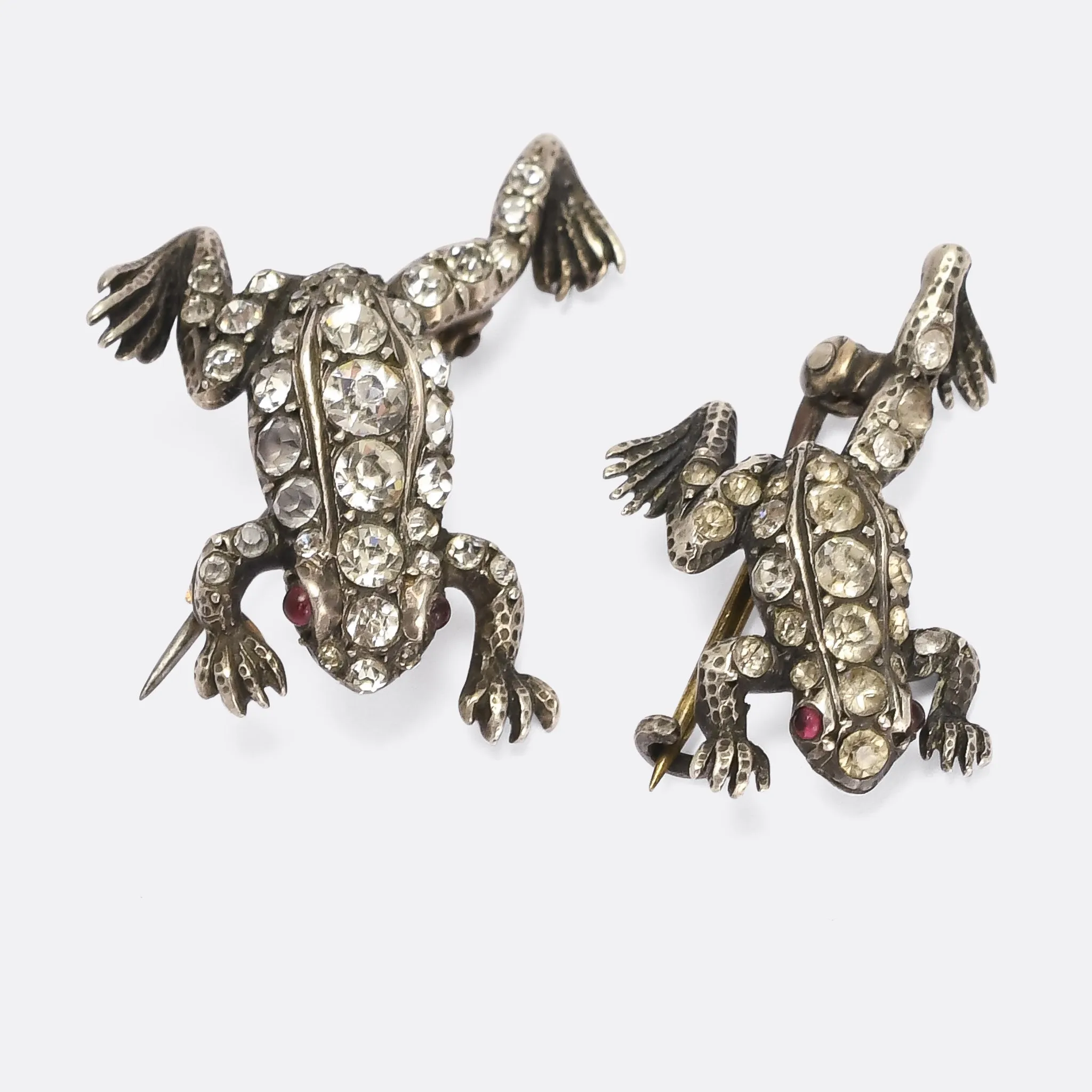 Victorian "Mummy & Baby Frog" Brooches